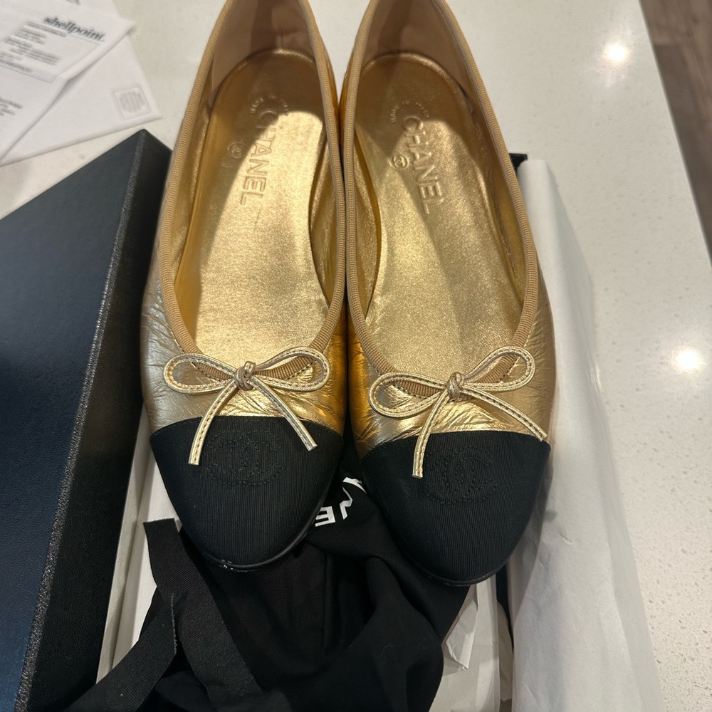 CHANEL Metallic Gold ballet Flats size 40